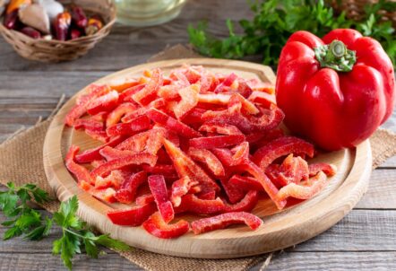 業務用ピーマンの仕入れ|冷凍ならコスト削減・時短調理が可能