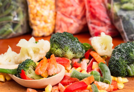 価格が安定している冷凍野菜やカット野菜