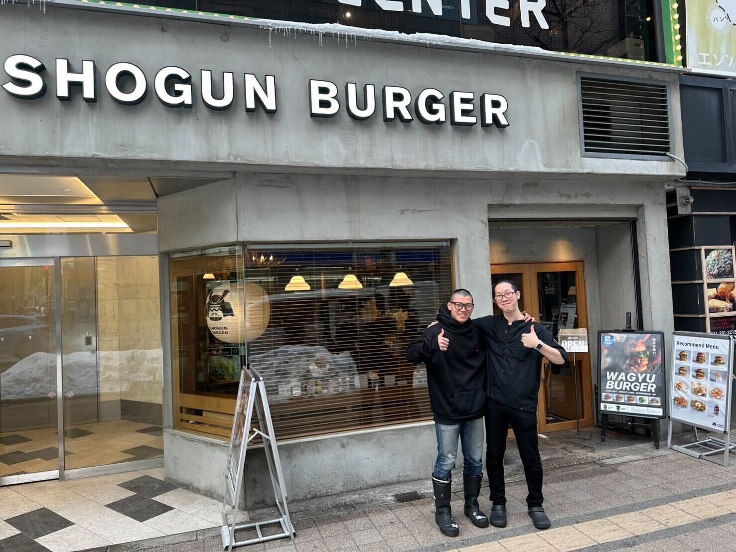 SHOGUNBURGER様の店舗外観と導入事例